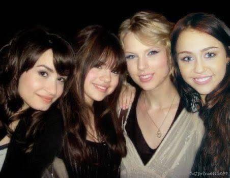 Miley Cyrus, Demi Lovato, Selena Gomez y Taylor Swift juntas cuando eran amigas